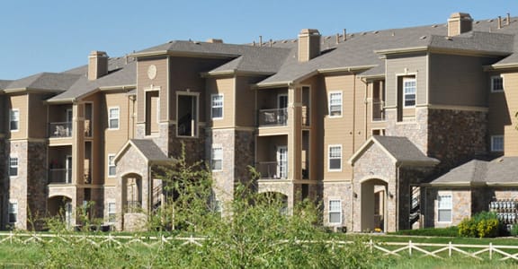 Banner Image of the exterior of Courtney Downs Apartment Homes 80112