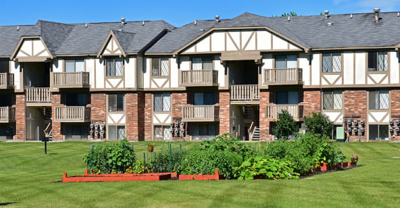 Lush Landscaping And Park-Like Setting at Huntington Place Apartments, Essexville, 48732