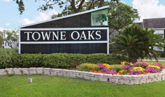 TOWNE OAKS property image