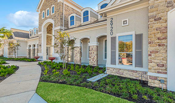 Lakeside Pointe Apartments & Townhomes property image
