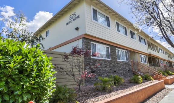 825 Menlo Ave property image