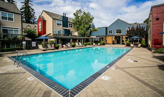 The Colonnade Luxury Townhome Apartments property image