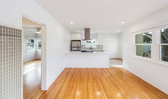 2450 Oak St. property image