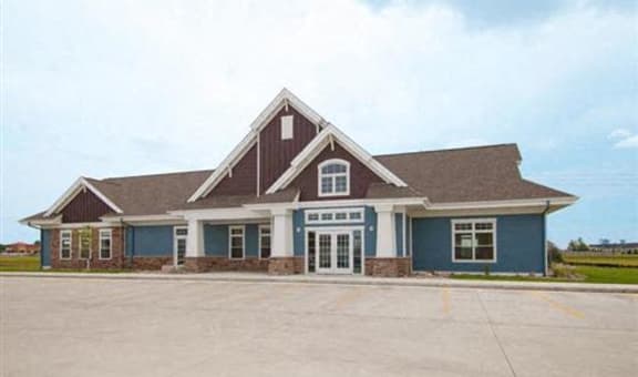 Lake Crest property image