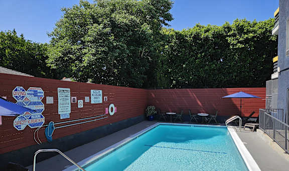 Chateau Lakeside Apartments property image