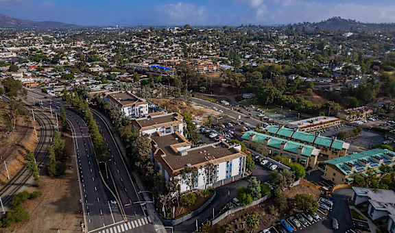 Chateau Spring Hill Apartments property image