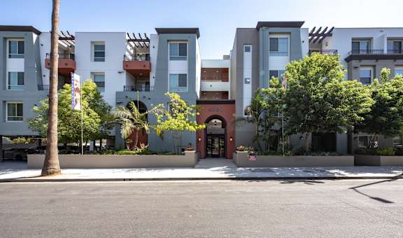 Oasis at Lake Encino property image
