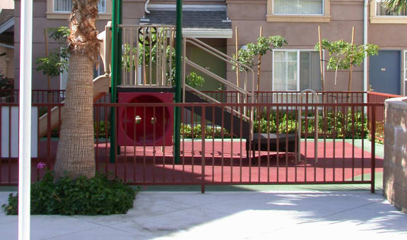 Carlton Court / Metro Hollywood Apartments property image