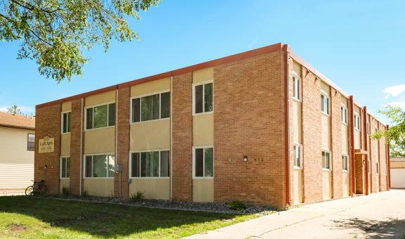 L & R property image