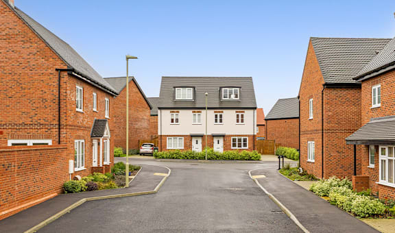 Hounsome Fields property image