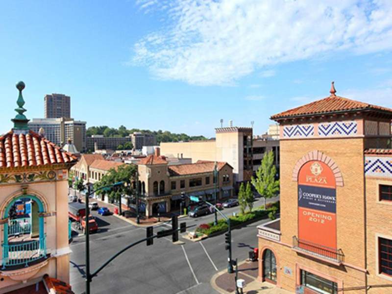 Exterior view of Cambria Luxury Apartment Homes community