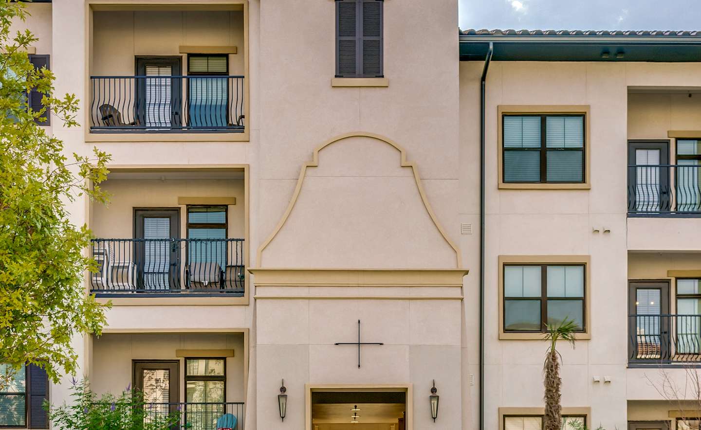 Apartment building photo of Cortland Riverside in Fort Worth, TX
