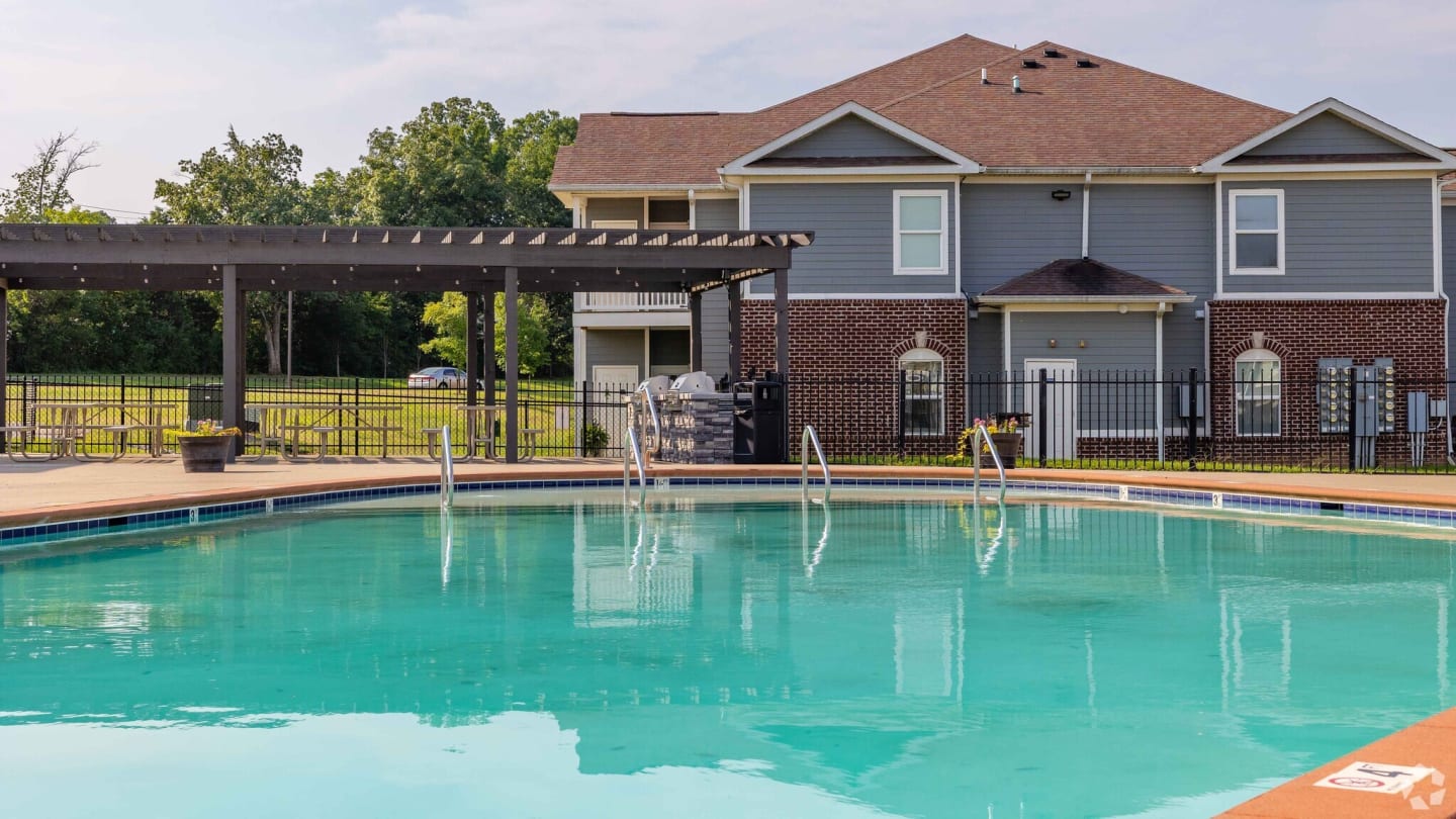 Apartment building photo of Reserve at Oakleigh Apartments in Antioch, TN