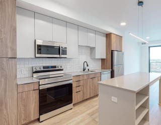 Fully Equipped Kitchen With Modern Appliances at The Mason, St. Paul, 55114
