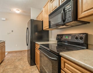 Kitchen with flat-top stove at Stone Creek Villas Apartments in Omaha Nebraska