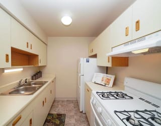 Kitchen at Glen Oaks Apartments, Michigan, 49442