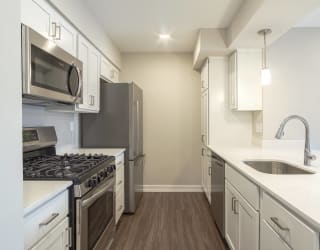 the preserve at ballantyne commons apartment kitchen at Hillside Apartments, Wixom, 48393