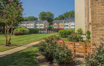 Lush Landscaping at Tysons Glen Apartments and Townhomes, Virginia