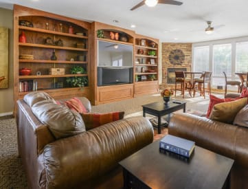 Woodhollow Apartments in Maryland Heights, MO