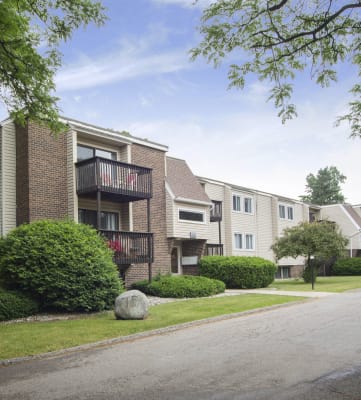 East Lansing Apartments | Carriage Hill East Apartments and Townhomes