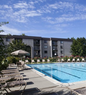 Swimming Pool Shrewsbury Commons Apartments