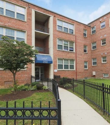 Shipley-Park-Apartments-Walkway