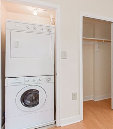 The-Oaks-Closet-and-In-Unit-Laundry