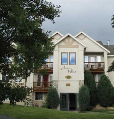 Aspen Villas Apartments Exterior Building and Trees