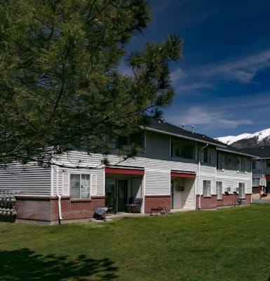 Rose Lane Apartments Exterior Building and Mountain View