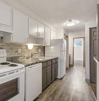 Fully Equipped Kitchen at Carriage Hill, Thornton, CO