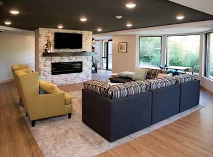 Tv In Common Area at Aspenwood Apartments, Eagan, MN