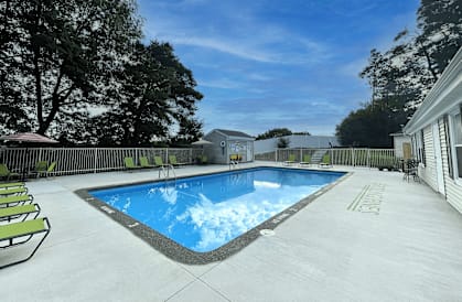 Swimming Pool Grand Rapids Apartments