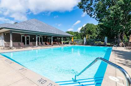 swimming pool at Woodland Ridge apartments