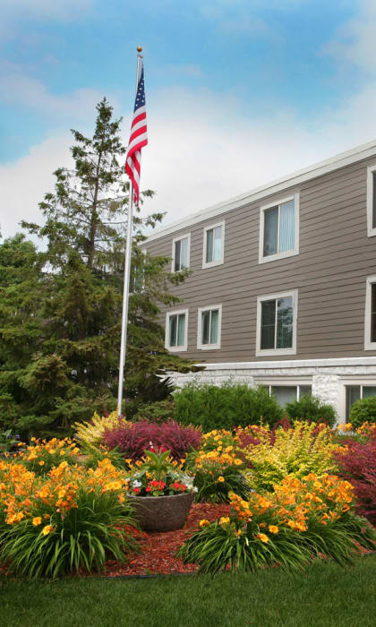 Minnehaha Manor Apartments in Oakdale, MN Building Exterior