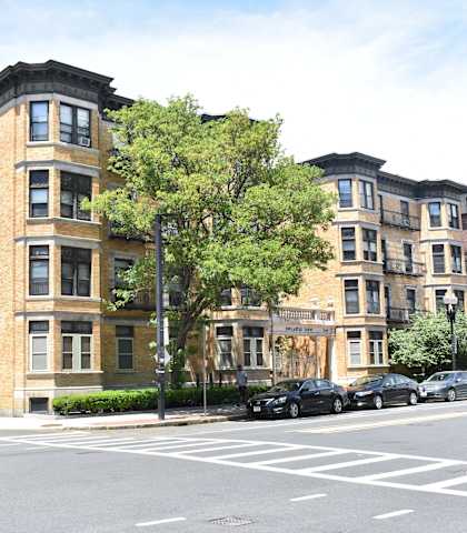 Newcastle-Saranac Apartments