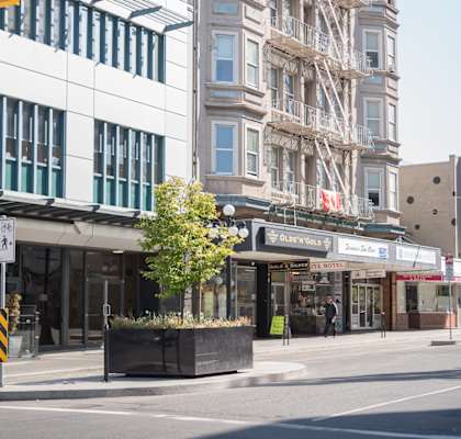 the building where the hotel is located