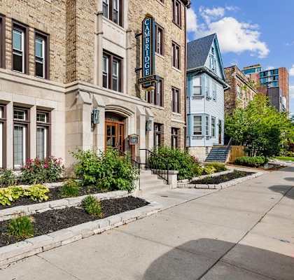 Exterior View at Cambridge Manor Apartments, Milwaukee