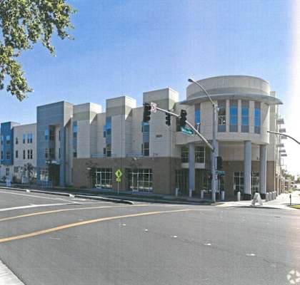 a large building on the corner of a city street