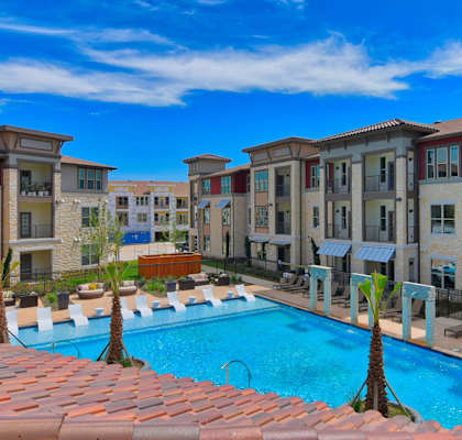 resort style pool and lounge area at Park at Rialto Apartments, San Antonio, TX 78257arge Balcony at Park at Rialto Apartments, San Antonio
