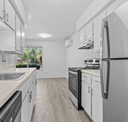 the preserve at ballantyne commons apartment kitchen