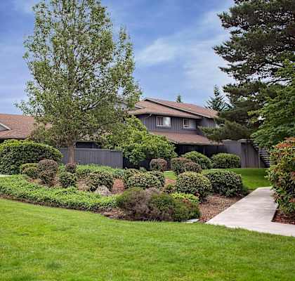 Somerset Terrace Apartments Landscaping and Building Exterior
