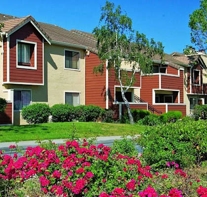 Landscaped exterior at Belmont Apartment Homes in Pittsburg, CA