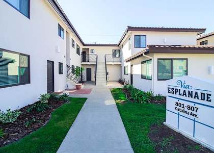 Via Esplanade Apartments Redondo Beach Exterior Courtyard Area