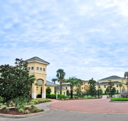 Exterior at Meridian Pointe Afforable Apartments in Tampa FL