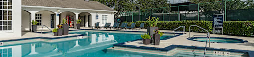 the swimming pool at the estates at johnsons crossing apartments