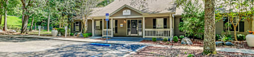 Exterior View at Springwood Townhomes, Tallahassee, 32303