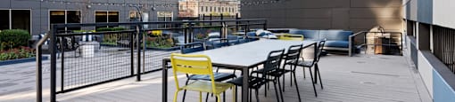 Outdoor dining areas to Presidential Towers in Chicago, IL