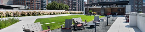 Outdoor Patio Area at The Elle Apartments in Chicago, IL 60605