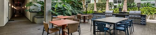 Courtyard Grill Space at G12 Apartments in Los Angeles, CA 90015