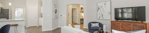 a living room with a couch and a tv at Sladestone Shadow Creek, Texas, 77584